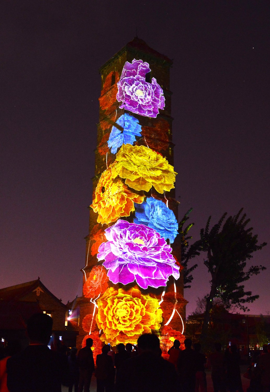 入戲洛陽(yáng)城，來(lái)一場(chǎng)穿越主題的城市漫步 | 國(guó)慶漫游Citywalk