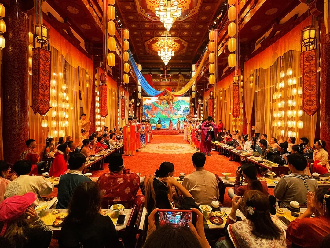 入戲洛陽(yáng)城，來(lái)一場(chǎng)穿越主題的城市漫步 | 國(guó)慶漫游Citywalk