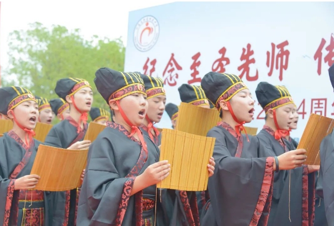 新蔡縣明英中學(xué)隆重舉行孔子誕辰2574周年紀(jì)念活動(dòng)