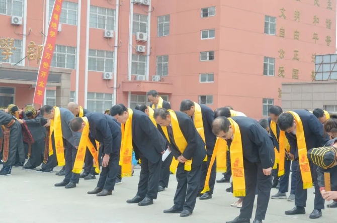 新蔡縣明英中學(xué)隆重舉行孔子誕辰2574周年紀(jì)念活動(dòng)