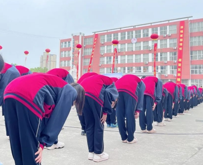 新蔡縣明英中學(xué)隆重舉行孔子誕辰2574周年紀(jì)念活動(dòng)