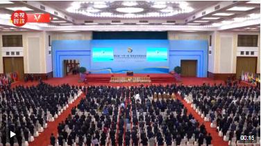 獨家視頻丨習(xí)近平同外方領(lǐng)導(dǎo)人共同步入會場