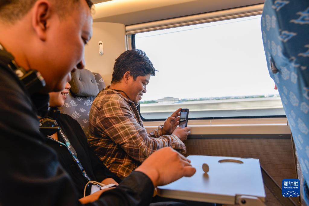 中印尼共建“一帶一路”合作的“金字招牌”——記習(xí)近平主席關(guān)心推動(dòng)的雅萬高鐵正式開通運(yùn)營(yíng)