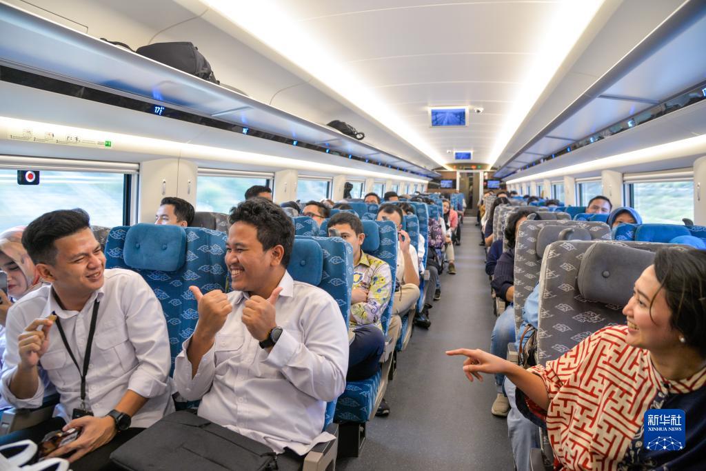 中印尼共建“一帶一路”合作的“金字招牌”——記習(xí)近平主席關(guān)心推動(dòng)的雅萬高鐵正式開通運(yùn)營(yíng)