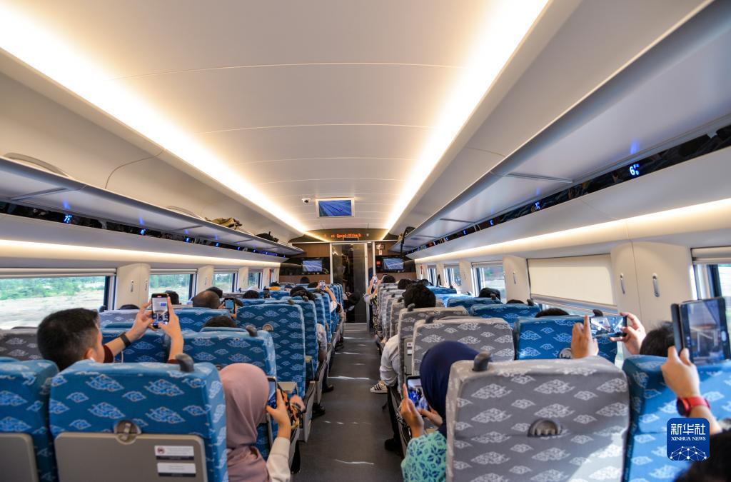 中印尼共建“一帶一路”合作的“金字招牌”——記習(xí)近平主席關(guān)心推動(dòng)的雅萬高鐵正式開通運(yùn)營(yíng)