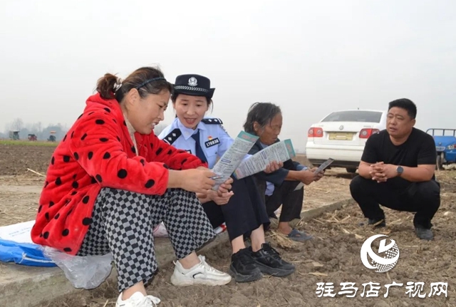 平輿縣公安局禁毒大隊(duì):金秋農(nóng)忙豐收季 禁種宣傳到地頭