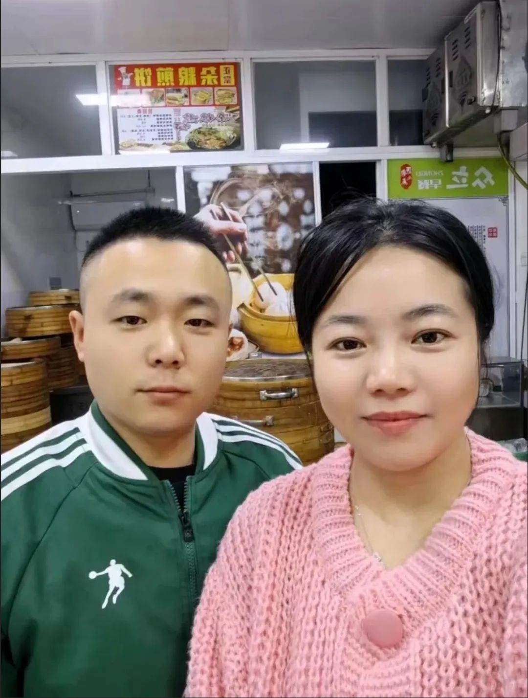 包子鋪的河南夫婦凌晨3點(diǎn)救助女童引熱議 老板娘：為人父母都會這樣做