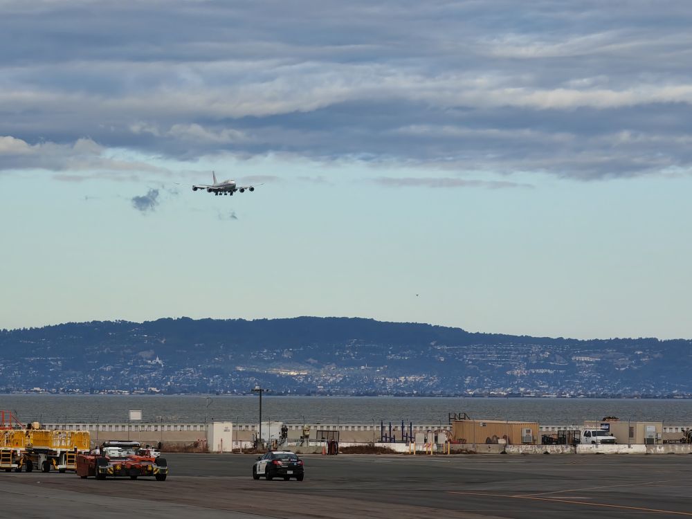 習(xí)近平主席抵達(dá)美國(guó)舊金山