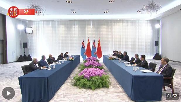 習(xí)近平會(huì)見(jiàn)斐濟(jì)總理蘭布卡