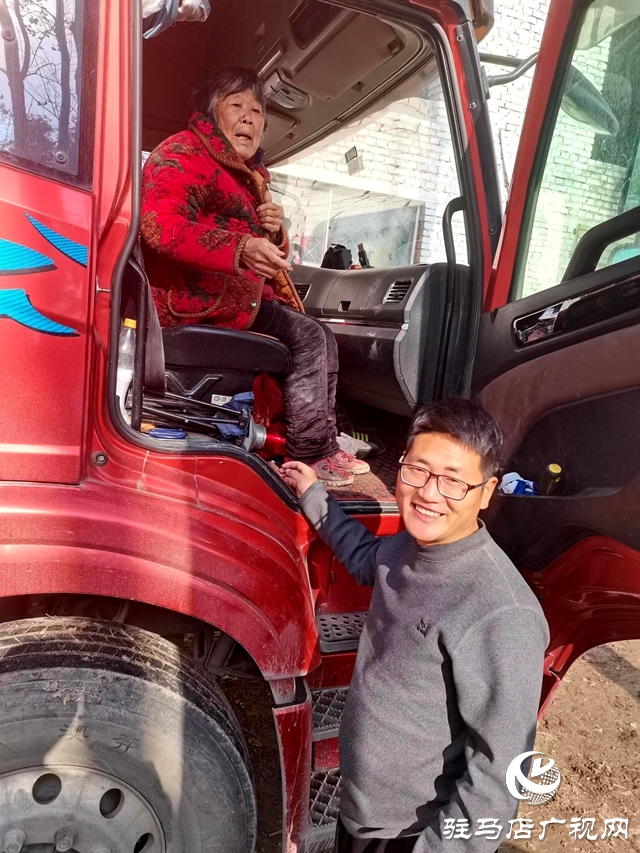 平輿縣80后小伙帶80歲患病奶奶跑貨運 6年奶孫倆的行程超過15萬公里
