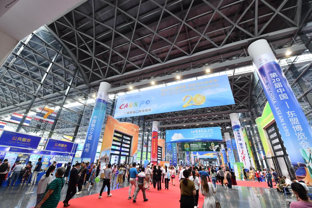 元首外交·心相近丨帶好貨、坐輕軌、通海關，感受中越經貿合作的熱度 