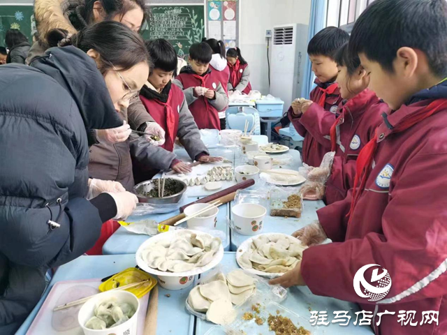 駐馬店市第二十三小學(xué)舉行冬至包餃子活動(dòng)