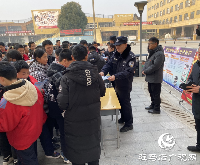 平輿縣公安局開展&ldquo;反恐怖主義法&rdquo;宣傳活動(dòng)