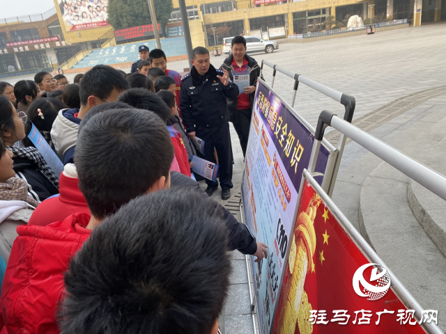 平輿縣公安局開展&ldquo;反恐怖主義法&rdquo;宣傳活動(dòng)