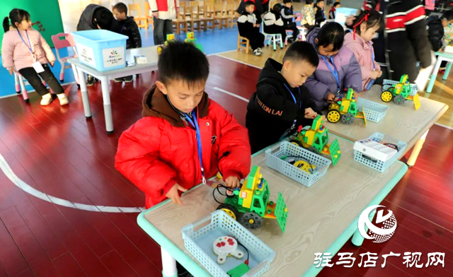 確山縣:700名青少年機(jī)器人大賽展身手