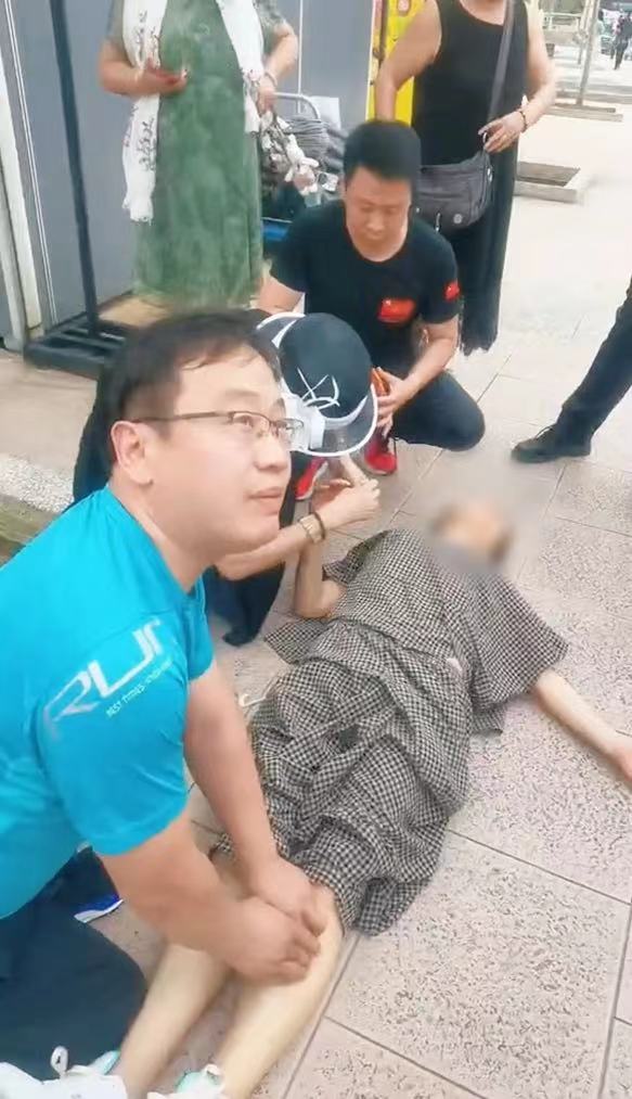 海外路遇女旅客昏厥，河南中醫(yī)點(diǎn)穴針灸緊急施救