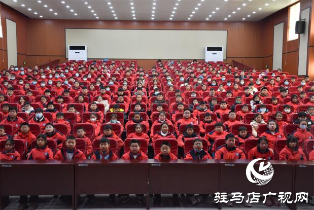 駐馬店第二實驗小學開展愛國主義教育集體觀影活動