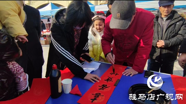 &ldquo;家門口&rdquo;趕大集 煙火氣里尋年味