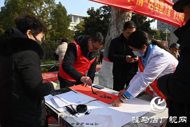 泌陽縣文聯攜愛心企業(yè)開展送福進萬家暨義診活動