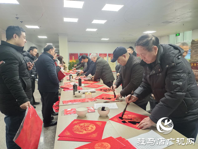 駐馬店市舉辦&ldquo;百花迎新樂(lè)中原&rdquo;文藝界義寫(xiě)春聯(lián)活動(dòng)