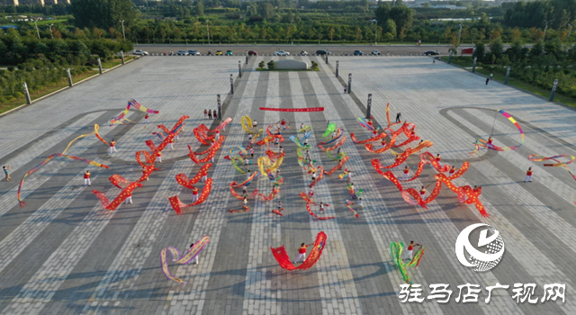 泌陽縣開展&ldquo;強國復(fù)興有我&rdquo;群眾文化快閃活動