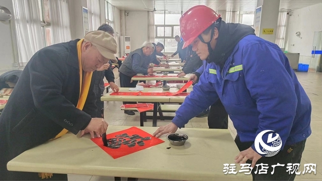 義寫春聯(lián)  &ldquo;福&rdquo;送萬家