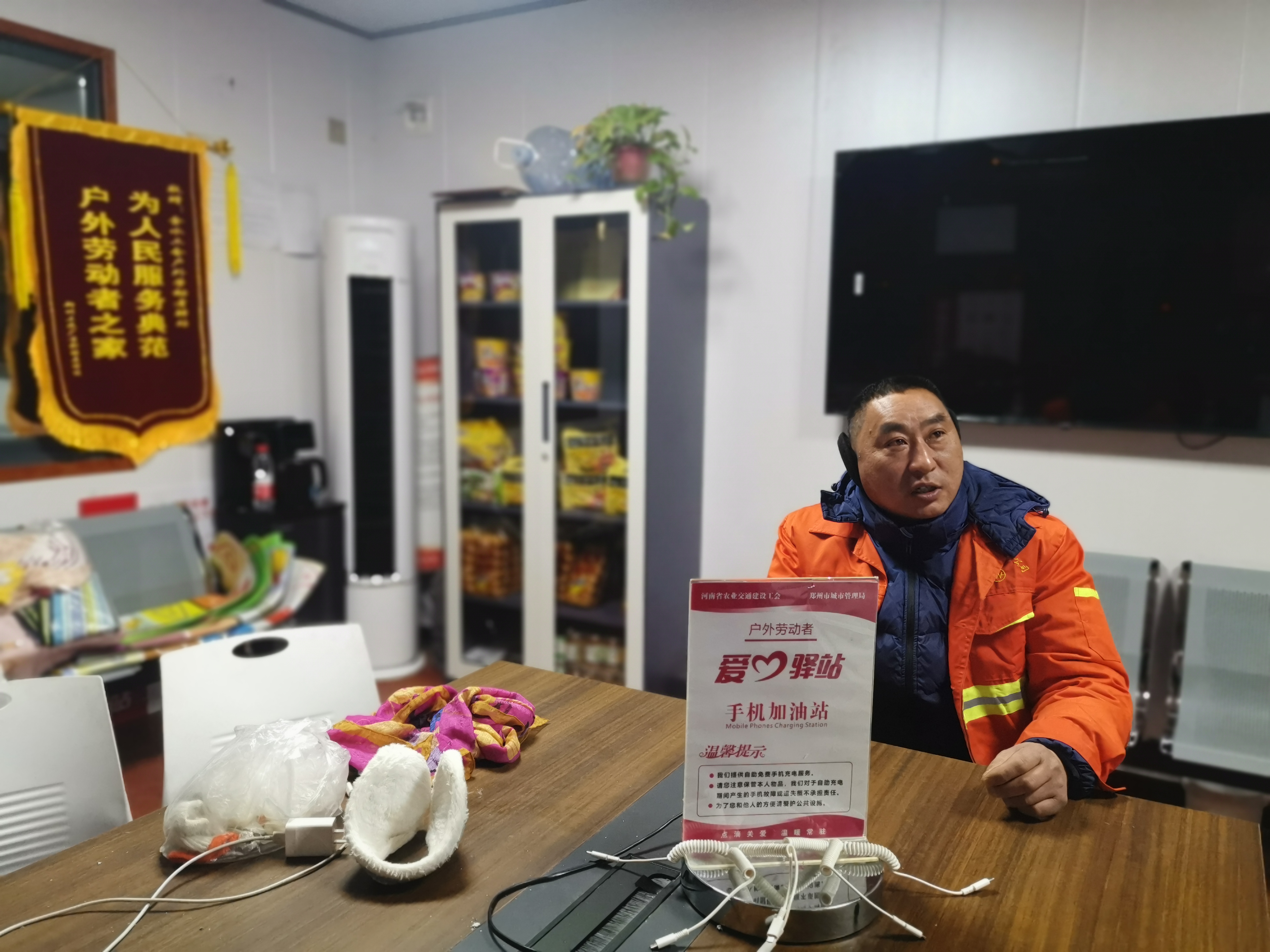 鄭州“路不見雪”背后：近6萬人徹夜除雪，全員演練45次應(yīng)對極端天氣