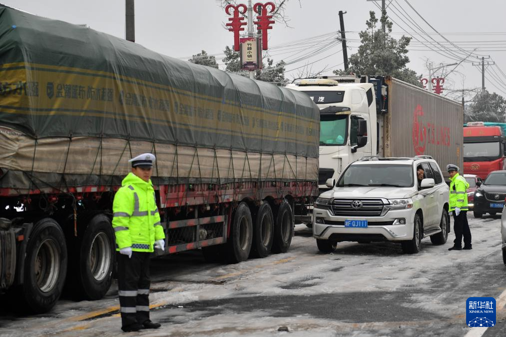 各地積極應(yīng)對(duì)低溫雨雪天氣