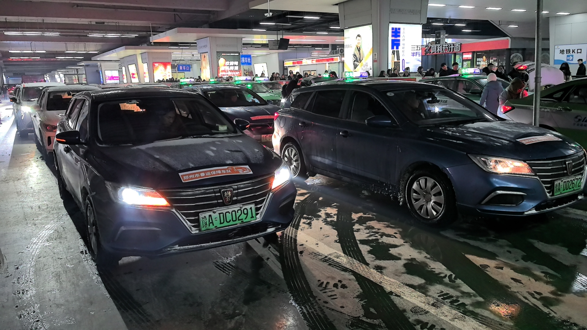 近萬名旅客夜間乘高鐵抵達(dá)鄭州，200輛網(wǎng)約車免費(fèi)接送