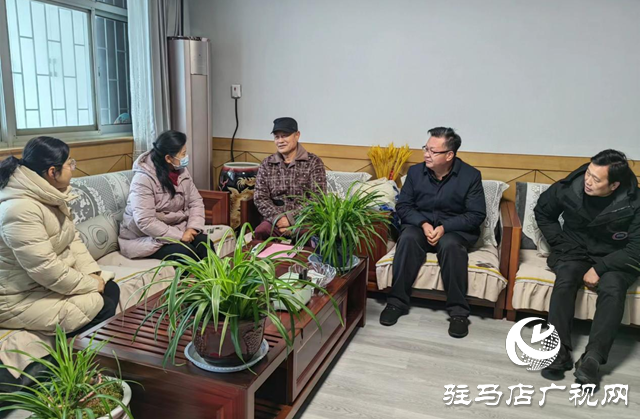 駐馬店市民政局開(kāi)展走訪慰問(wèn)老黨員活動(dòng)