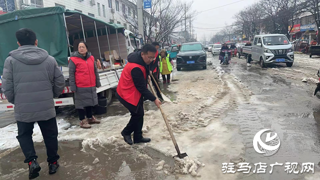 平輿縣辛店鄉(xiāng):清掃冰雪保平安道路暢通暖人心