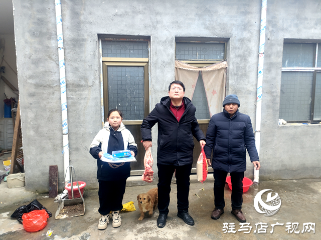 新蔡縣道德模范龔興炯:寒冬慰問監(jiān)測戶 真情關(guān)愛暖人心