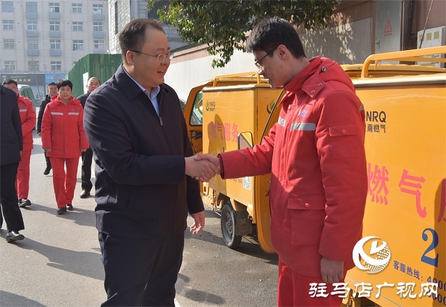 平輿縣委副書記、縣長李磊看望慰問一線干部職工