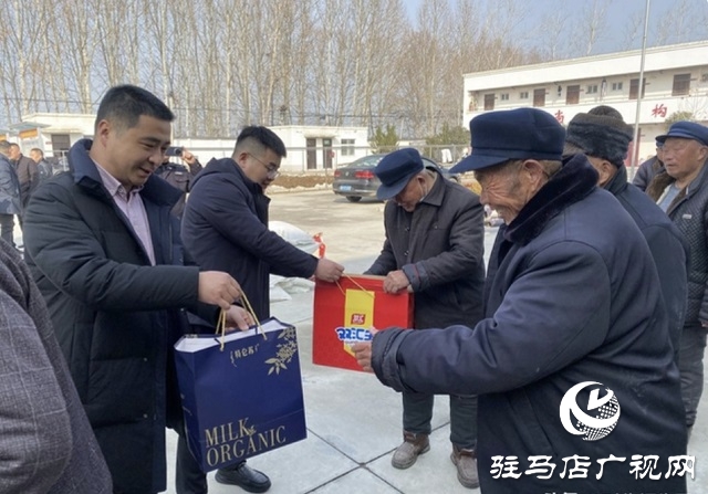 平輿縣李屯鎮(zhèn)開展大年三十&ldquo;我們的節(jié)日&middot;春節(jié)&rdquo;慰問活動