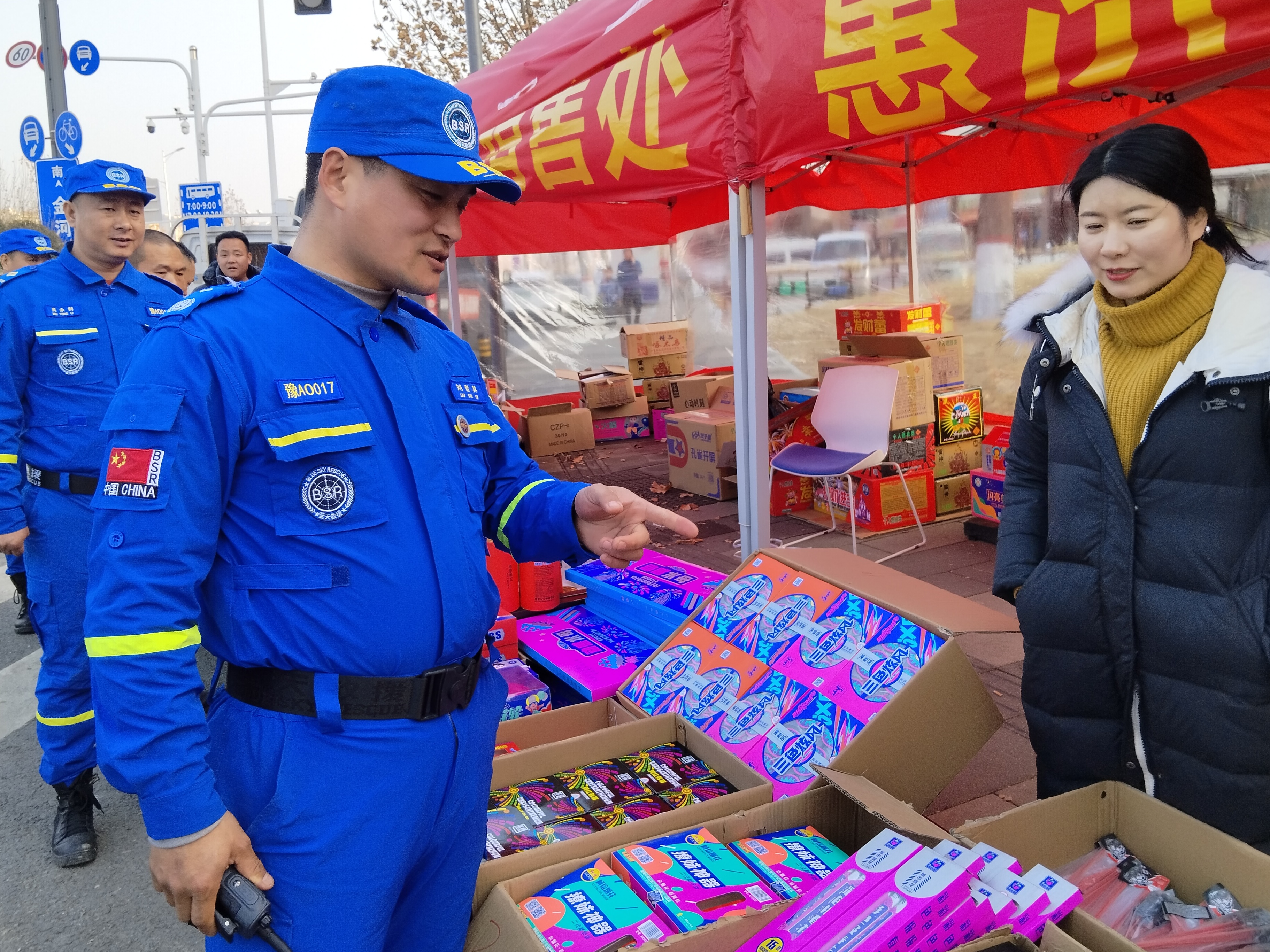 “志愿藍”兩天巡河16公里，守護新春平安河 | 有一種年味叫堅守