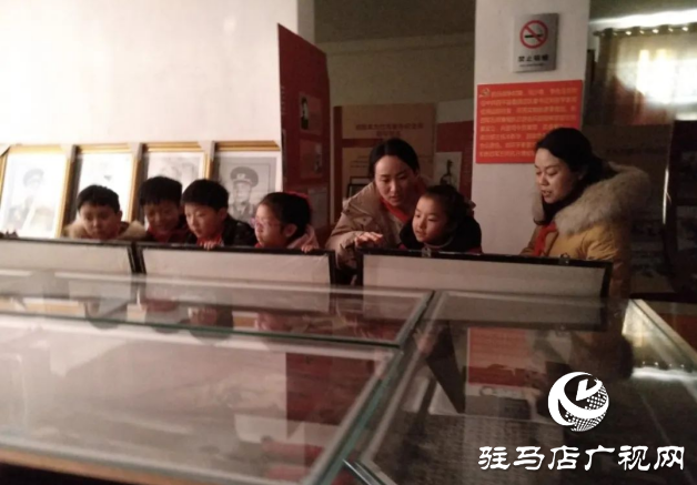 駐馬店:新春佳節(jié) 復興博物館涌動紅色激情