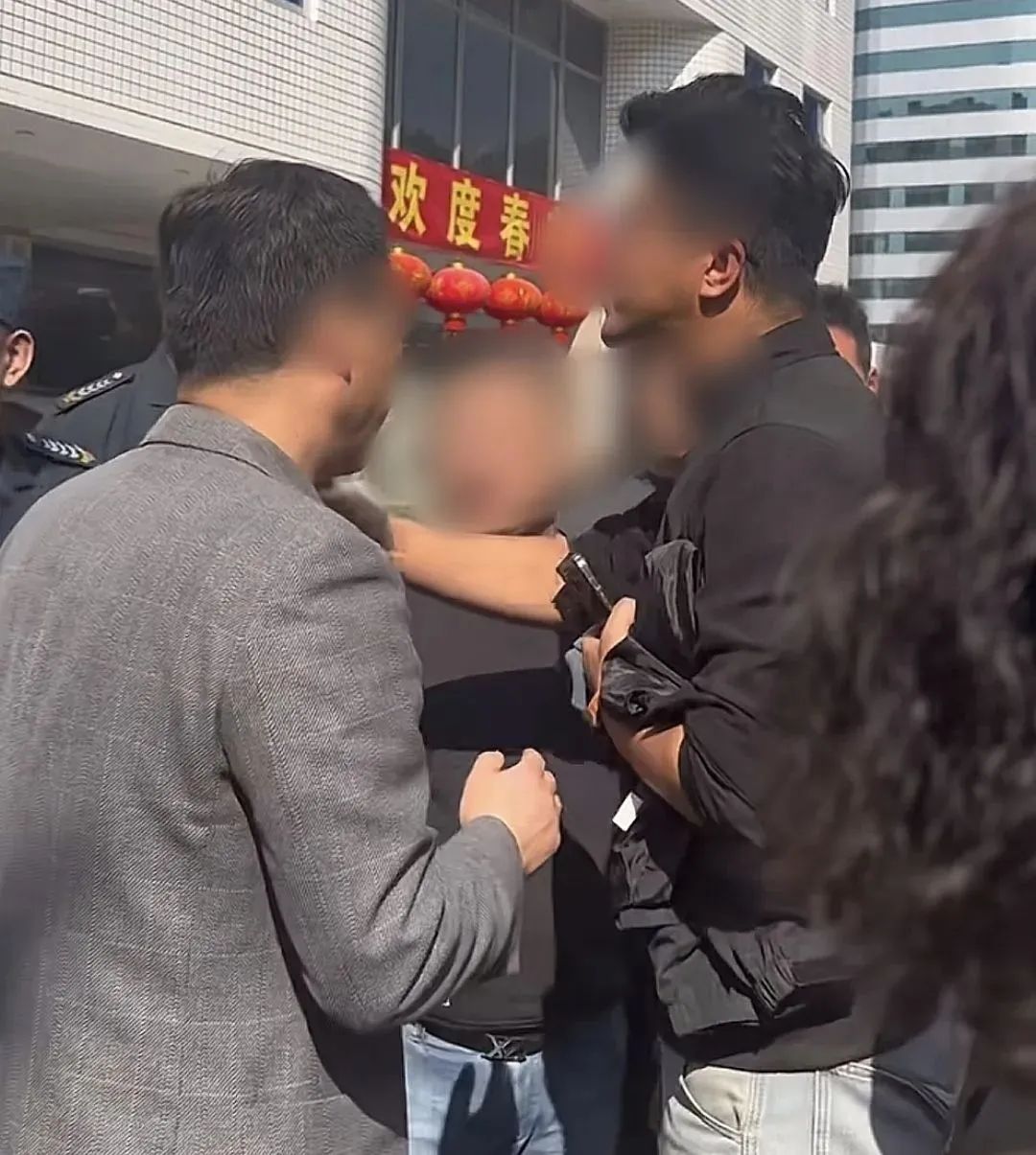 一年收費(fèi)4萬(wàn)，開(kāi)學(xué)前一天學(xué)校倒閉？教育局介入