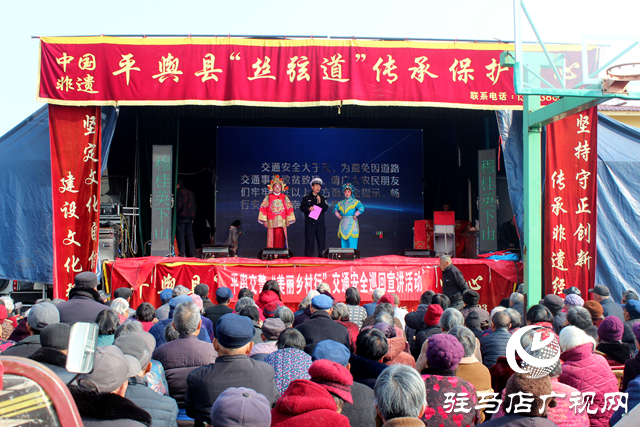 平輿交警組織&ldquo;送電影下鄉(xiāng)&rdquo;助力&ldquo;美麗鄉(xiāng)村行&rdquo;