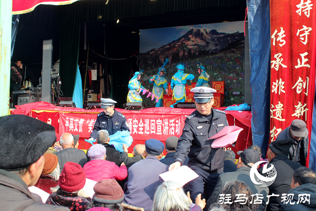 平輿交警組織&ldquo;送電影下鄉(xiāng)&rdquo;助力&ldquo;美麗鄉(xiāng)村行&rdquo;