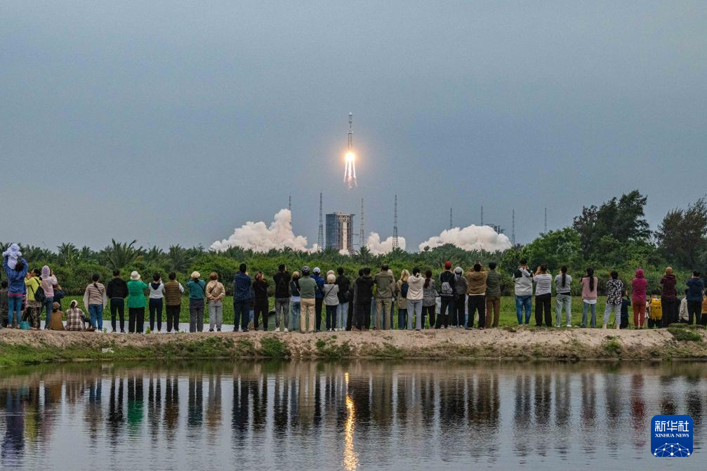 我國成功發(fā)射鵲橋二號中繼星