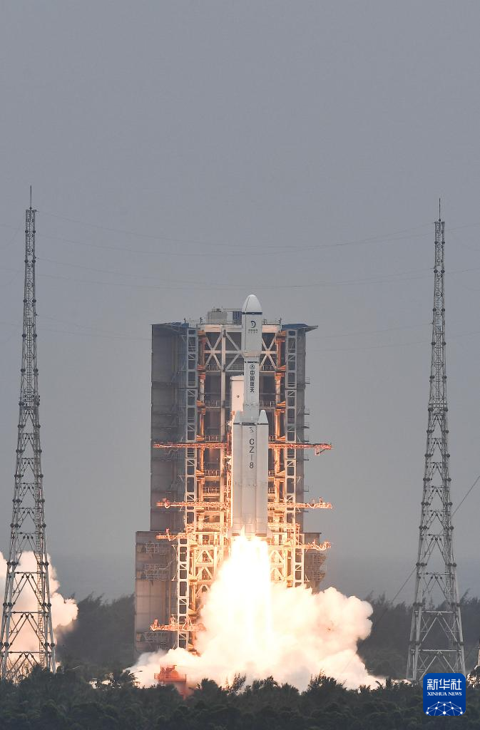 我國成功發(fā)射鵲橋二號中繼星