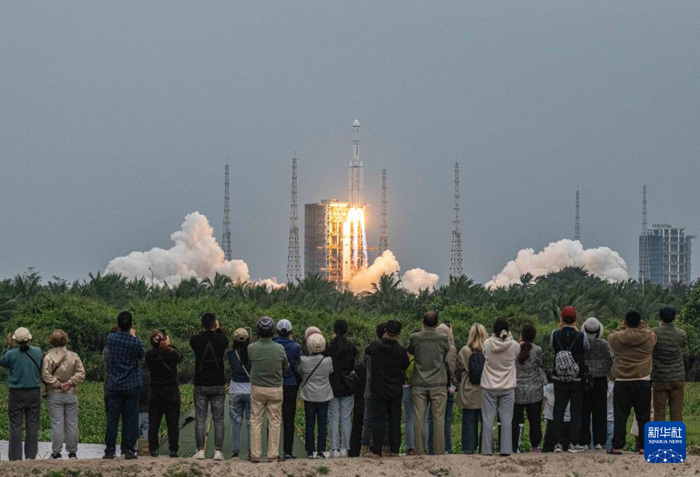 我國成功發(fā)射鵲橋二號中繼星