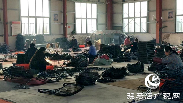 平輿縣李屯鎮(zhèn):藤編春暖 “三園”花開