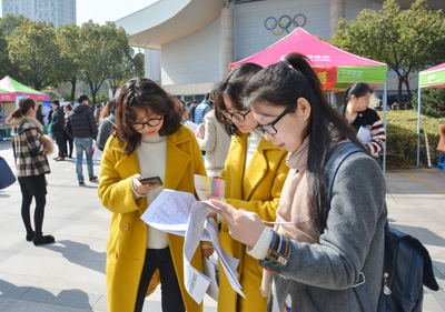 人社部推出食品醫(yī)藥、新能源汽車等44場線下專場招聘會