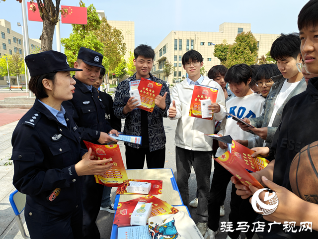 駐馬店市公安局經(jīng)濟(jì)開發(fā)區(qū)分局關(guān)王廟派出所開展&ldquo;4.15&rdquo;全民國家安全教育日宣傳活動