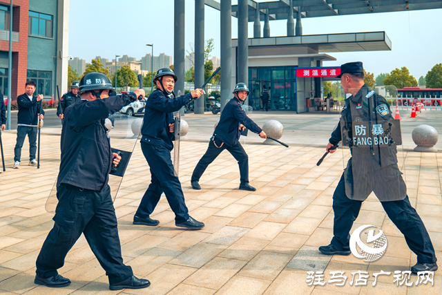 駐馬店市公安局經(jīng)濟(jì)開發(fā)區(qū)分局關(guān)王廟派出所開展&ldquo;4.15&rdquo;全民國家安全教育日宣傳活動