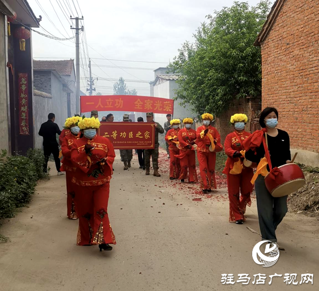 平輿縣軍地攜手為&ldquo;二等功臣之家&rdquo;送喜報