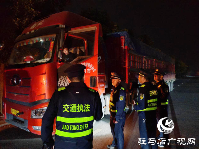 駐馬店:部門(mén)聯(lián)動(dòng)嚴(yán)查違法超限運(yùn)輸行為