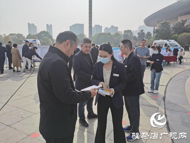 駐馬店市政務(wù)服務(wù)中心醫(yī)保窗口:宣傳醫(yī)保政策 惠及更多群眾