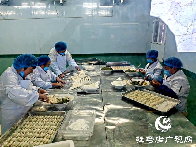 平輿縣李屯鎮(zhèn)李屯村：純手工牛肉水餃捏成致富&ldquo;金元寶&rdquo;